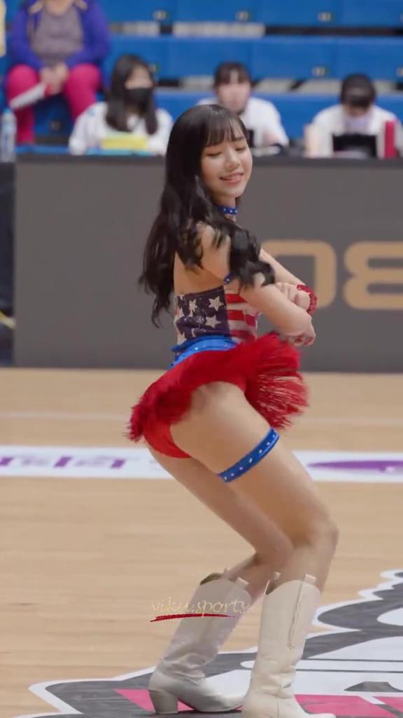 最好的啦啦隊(duì)小姐姐！自信，健康充滿活力！